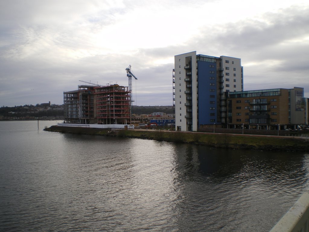 Cardiff bay bridge looking at the Appartments off Ferry rd by Gareth.Stadden