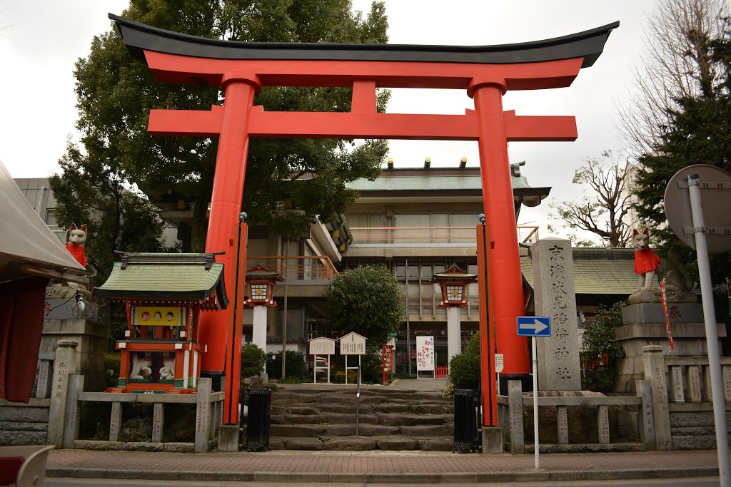 京濱伏見稲荷神社　鳥居　Keihinfushimiinari shinto shrine by nkmroioikkkz