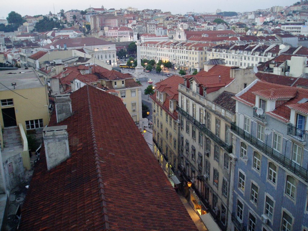 Plaza de Don Pedro IV desde el barrio alto, Lisboa by carloxtron