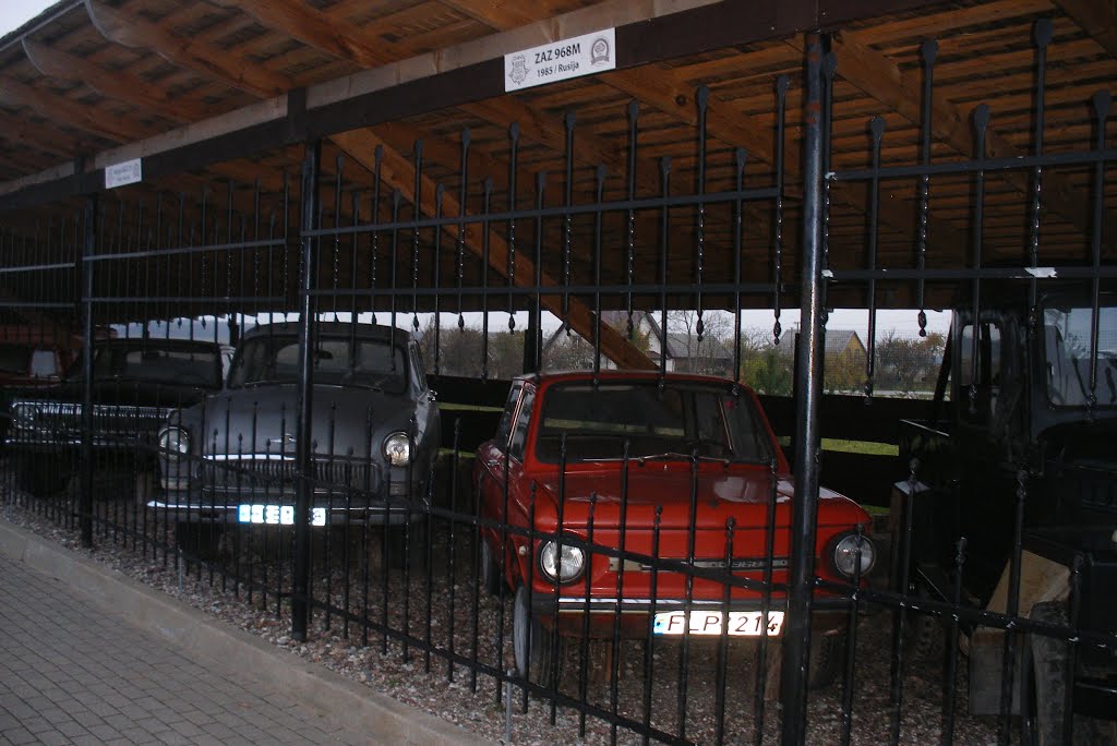 HBH „Palanga“. Senų automobilių paroda. Sovietinio laikotarpio gamybos automobiliai by Arturas Klaipeda