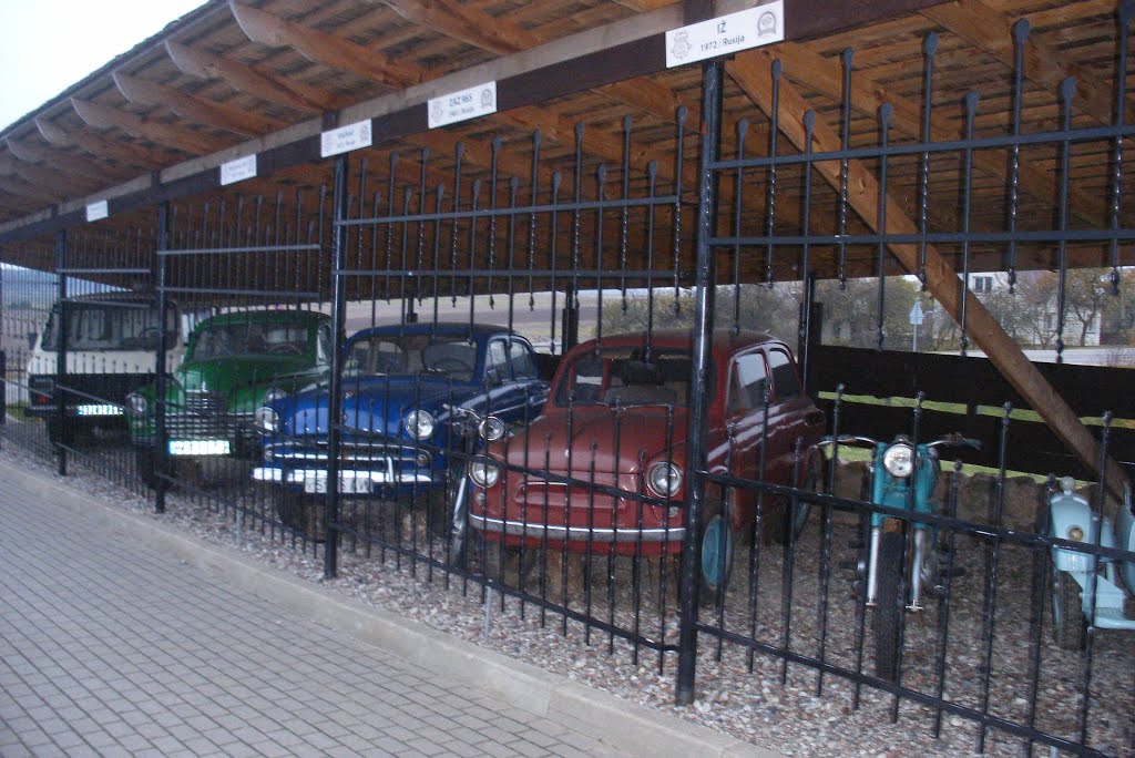 HBH „Palanga“. Senų automobilių paroda. Sovietinio laikotarpio gamybos automobiliai by Arturas Klaipeda