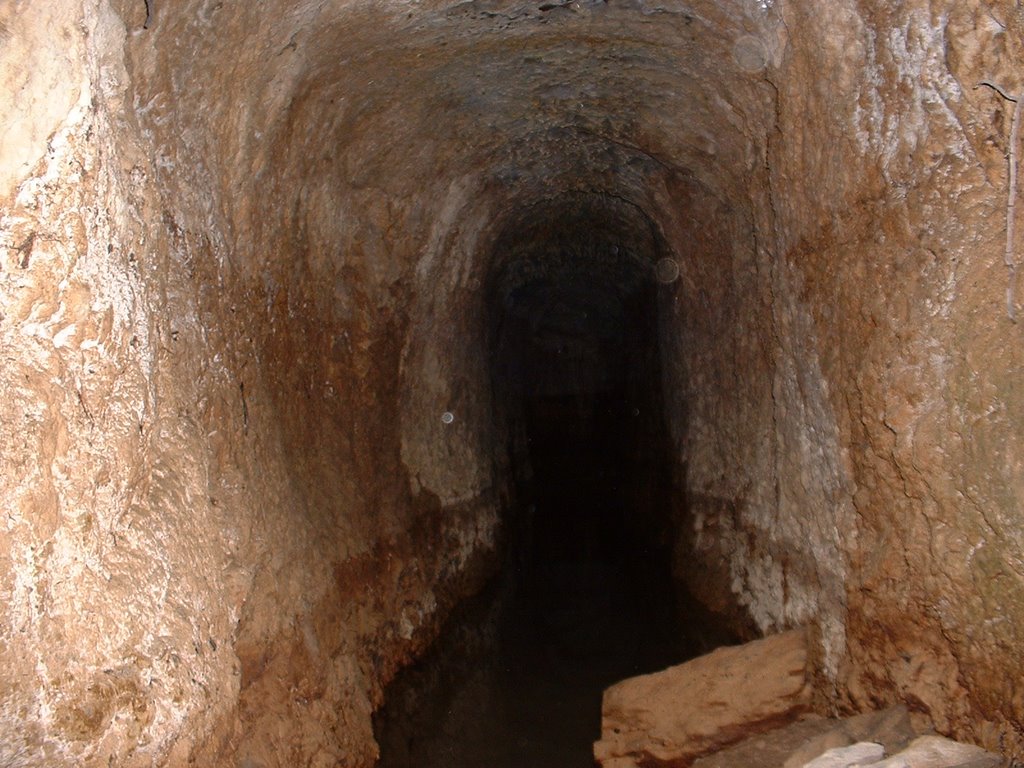 Cueva de la Fuente de San Vicente by As.Cul. "Sabinius Sa…