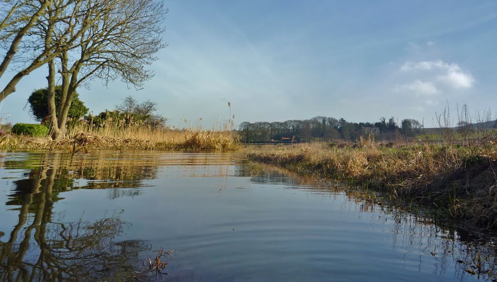 Wendover Arm near London Road by RobBobTun