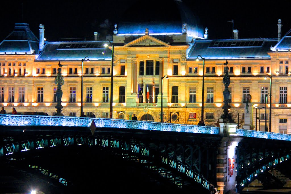 The views along Quai Docteur Gailleton, Lyon, France by MICHAEL  JIROCH  &  www.michaeljiroch.com