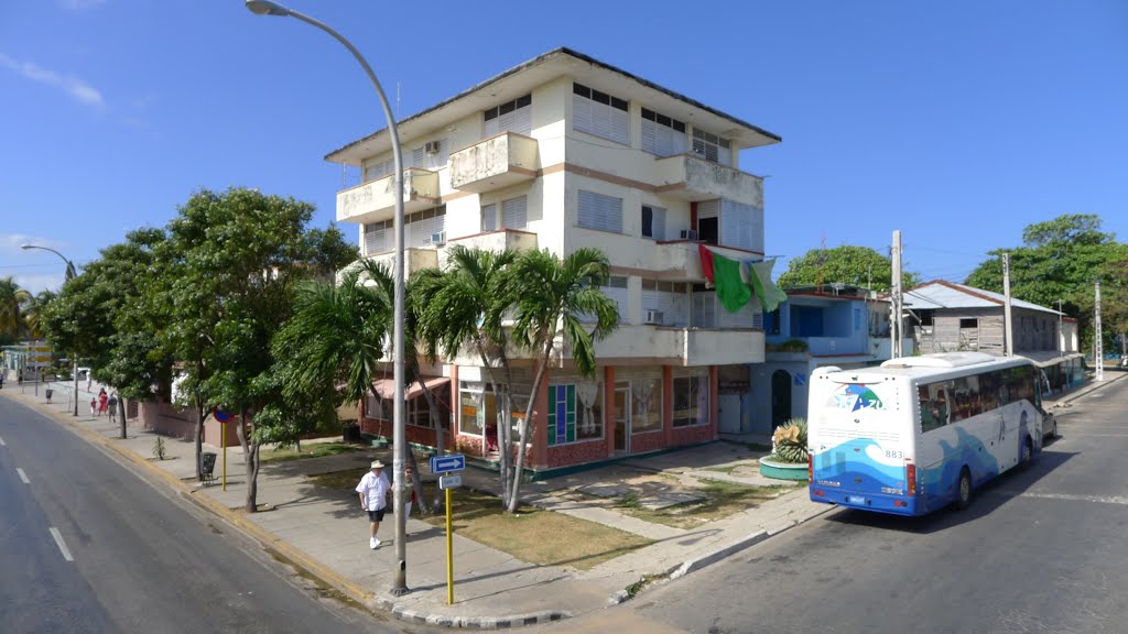 Calle 42. Varadero. Cuba by zhsv