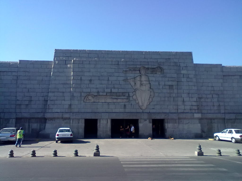 Cemitério Católico, Acesso rua Arzobispo Valdivieso - Recoleta by Martín Guzmán Henríquez