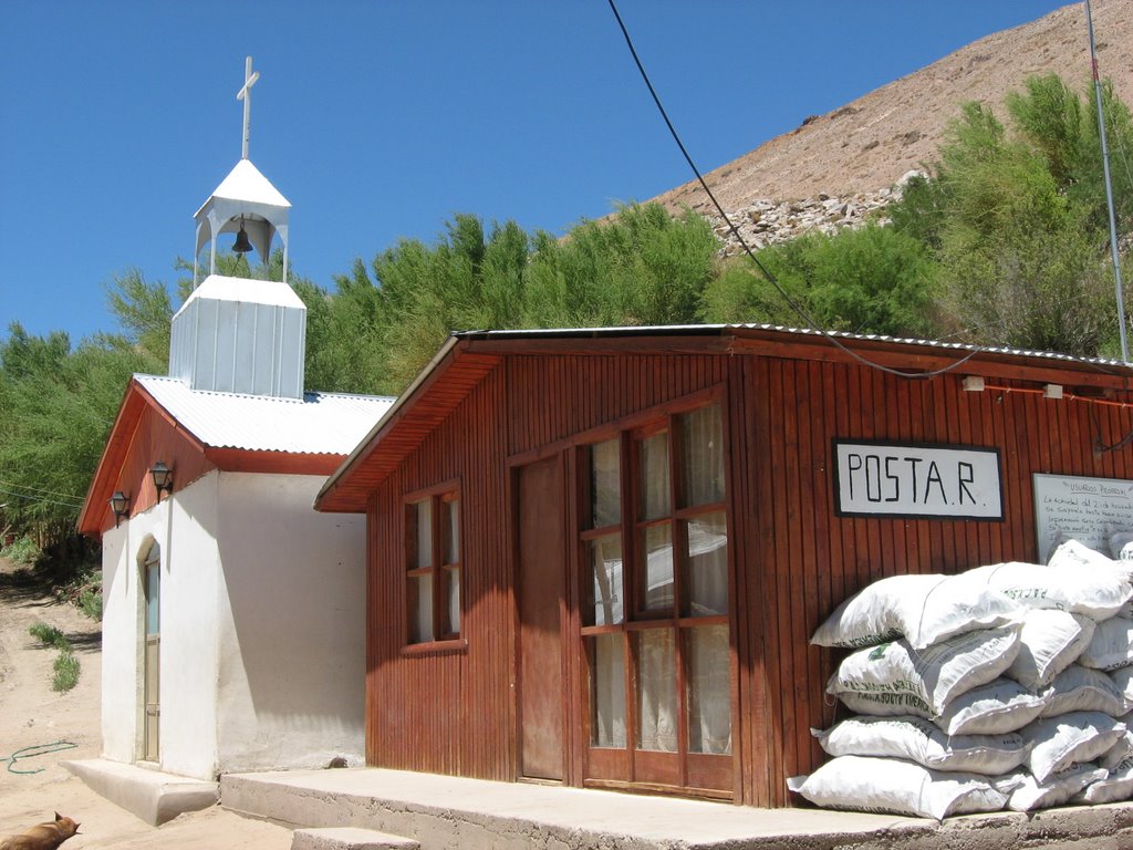 Iglesia y posta rural de Junta del Potro by Marcelo Báez