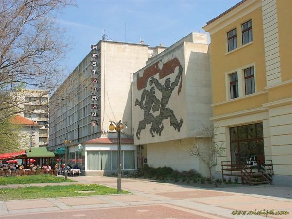 Old Cinema, Hotel Yanitsa, Nova Zagora, Bulgaria by © mimipet.com