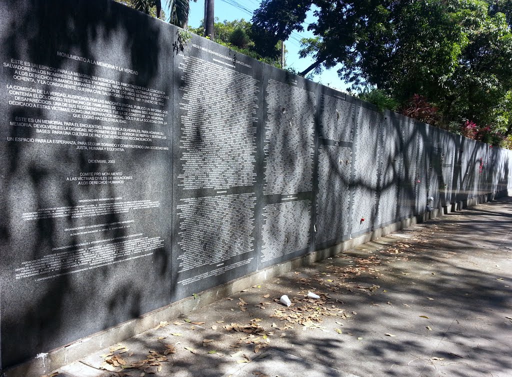 Monumento a los desaparecidos y asesinados durante la guerra, 1980-1992 by Ramon Rubio R