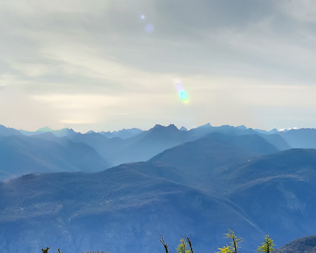 Looking towards North Cascades - Black Peak - Summit - nwicon.com by NWicon.com