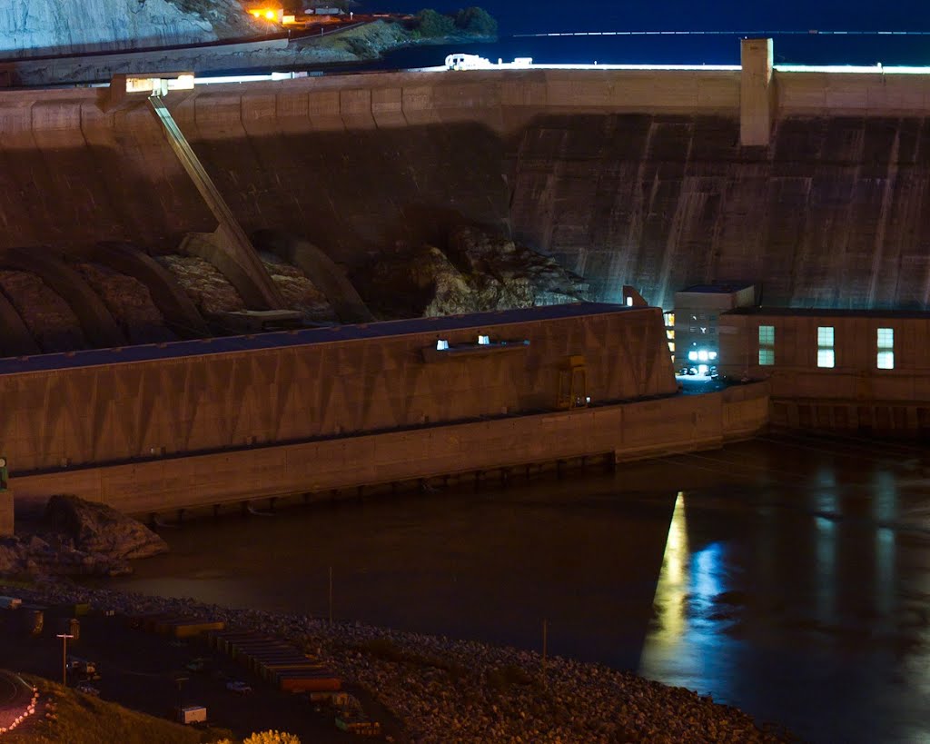 Looking towards Grand Coulee - Inside Powerhouse III -120 - nwicon.com by NWicon.com