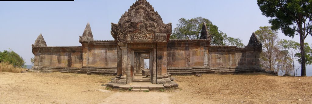 ปราสาทพระวิหาร A long time ago this peice of land Prasat khao phra Wihan was under the control of Thailand the future person thai will to turn back to thai because land of Thailand by CHAMRAT CHAROENKHET