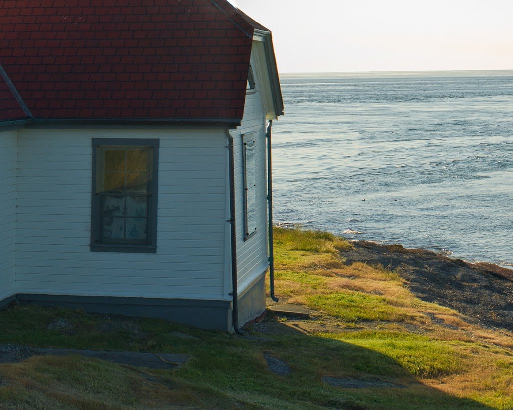 Looking towards San Juans - Patos Lighthouse - Sunset - nwicon.com by NWicon.com