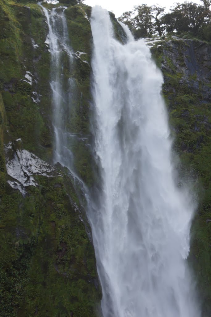 Milford Sound by powermeerkat