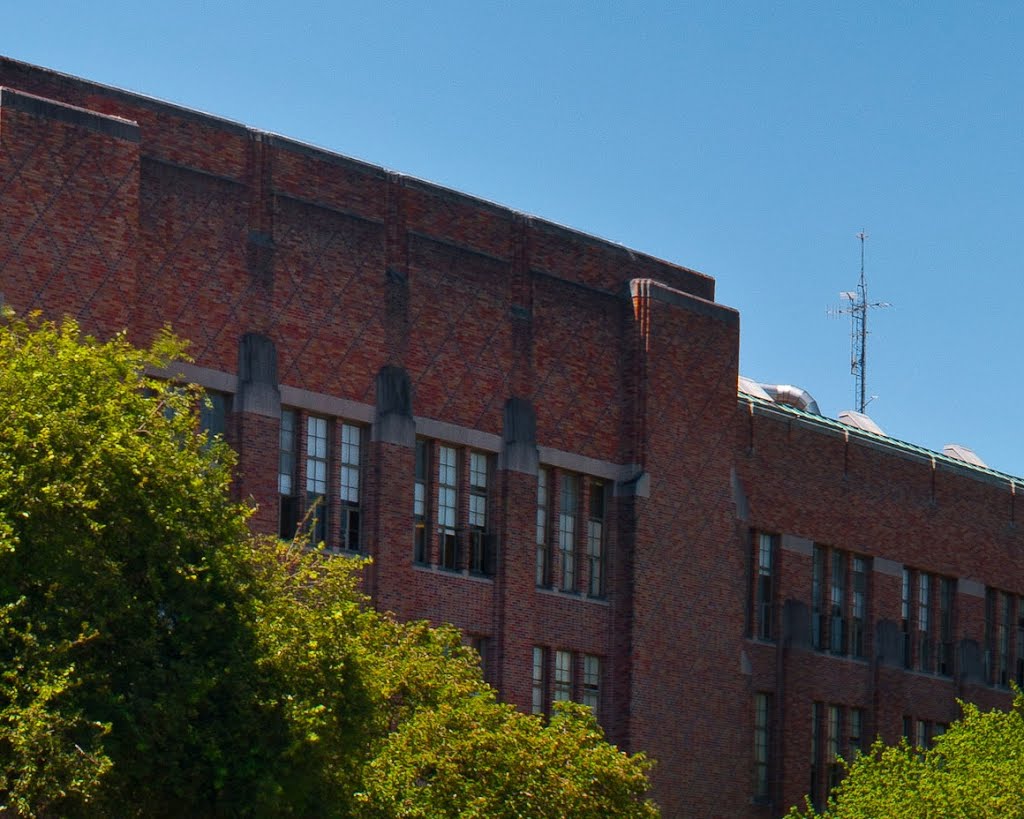 Looking towards Bagley Hall - nwicon.com by NWicon.com