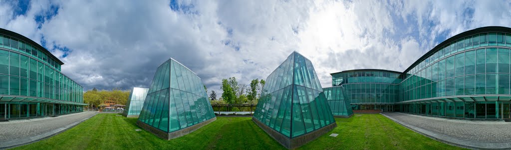 UW - William H Gates Hall - Exterior 360 - nwicon.com by NWicon.com