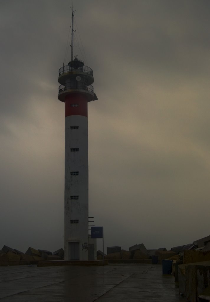 Faro del espigón de Huelva by Nonosky