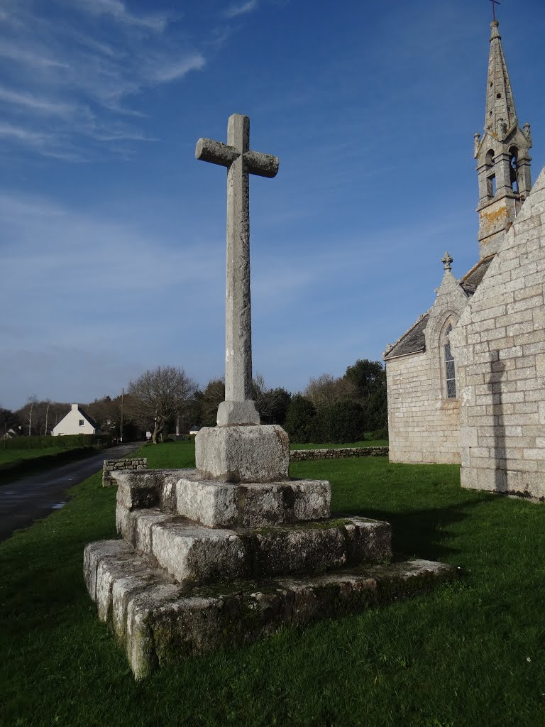 Combrit - Croix de la chapelle Notre Dame de la Clarté (1650) - 2013 by Breizh...up!