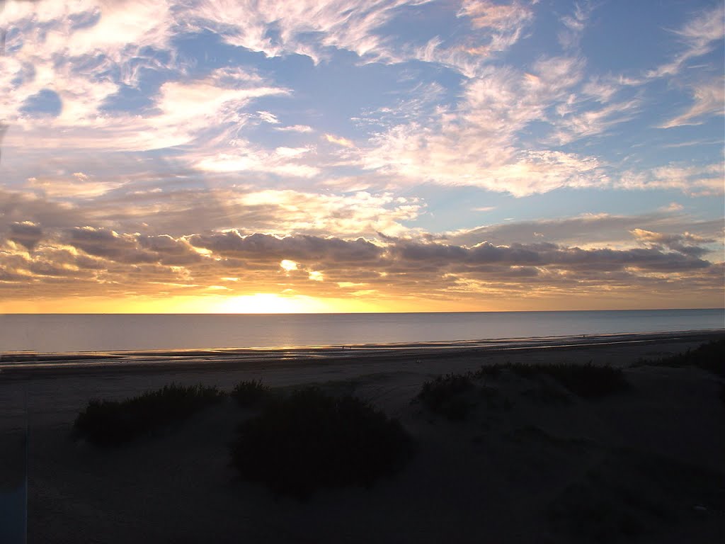 San Clemente del Tuyú - Amanecer en la playa - ecm by eliseo c. martínez