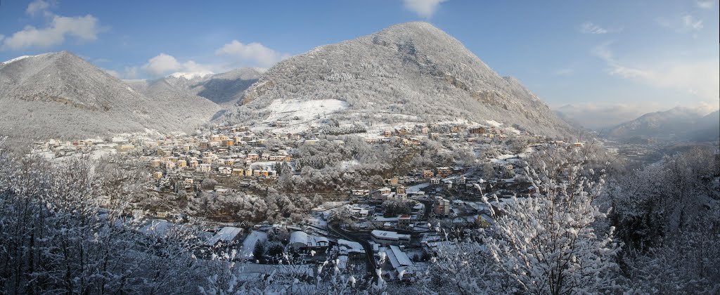 Caslino d'Erba sotto un manto di neve by far-traveller