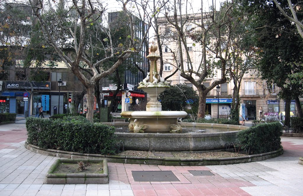 Cáceres - Fuente en el Paseo de Cánovas. by R.F.Rumbao