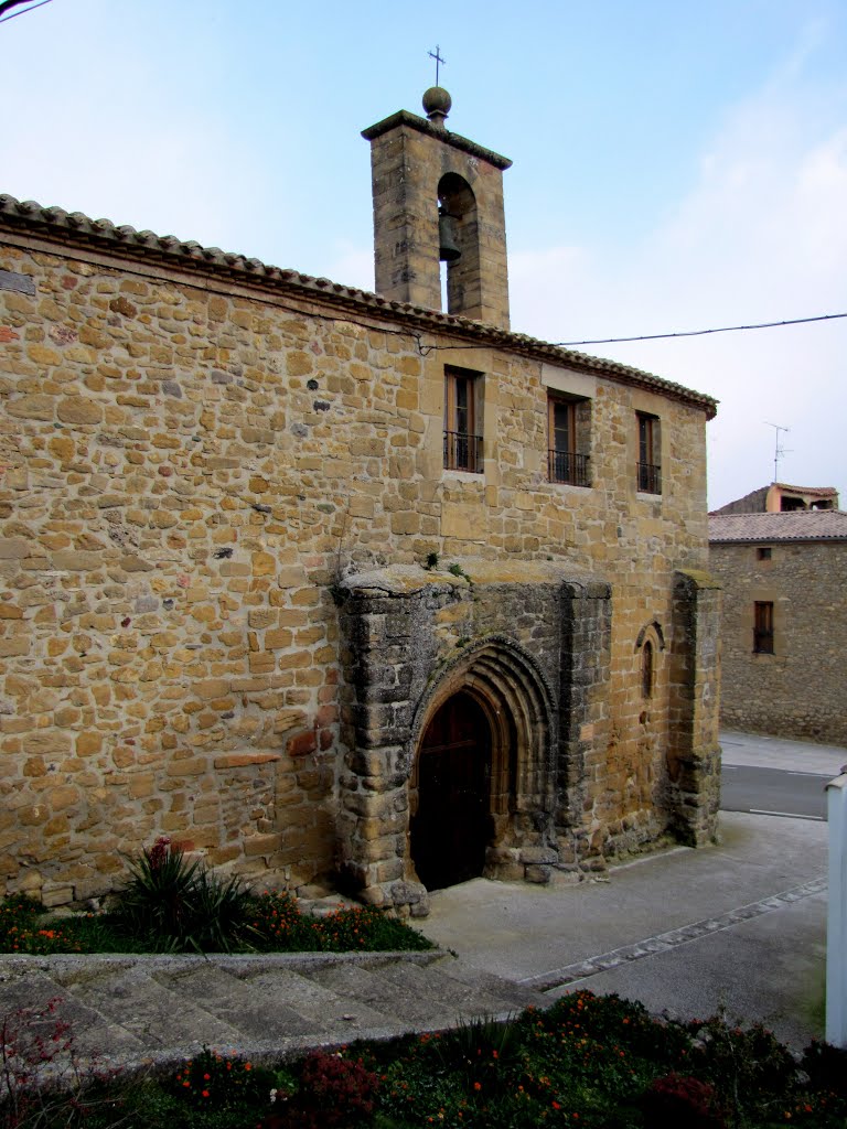 Lacar, Ermita de Santa Engracia, pórtico románico. by SantiUsabiaga