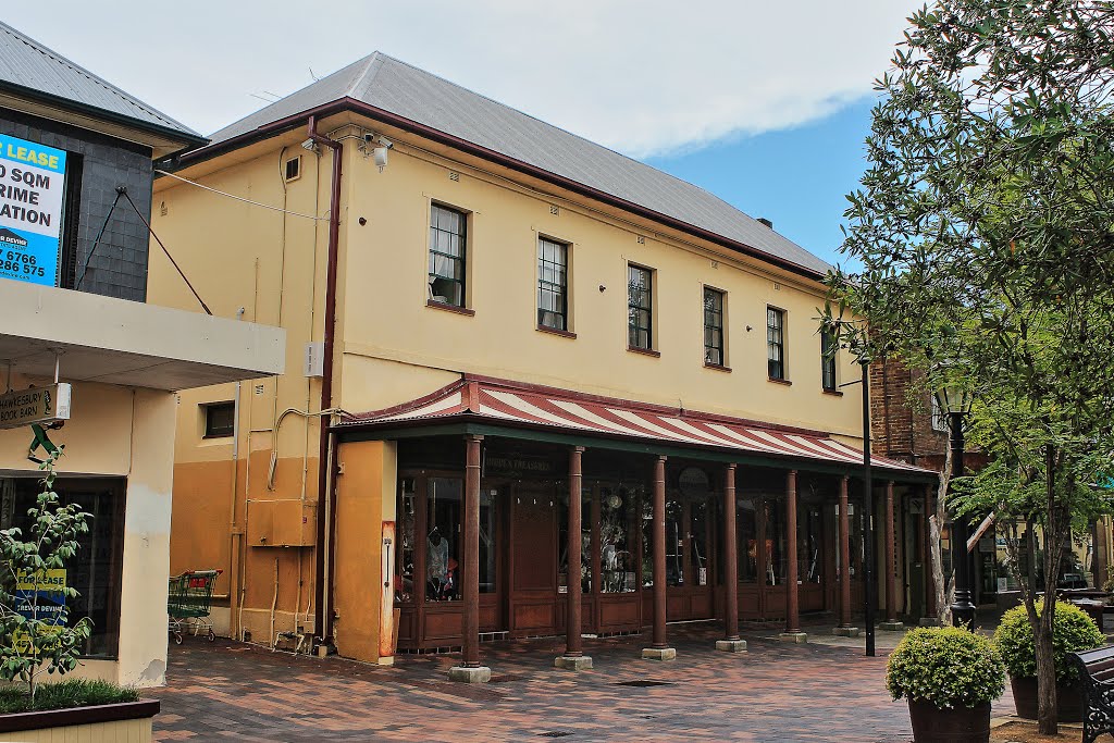 Old House in the Mall - Windsor by Aussieboom