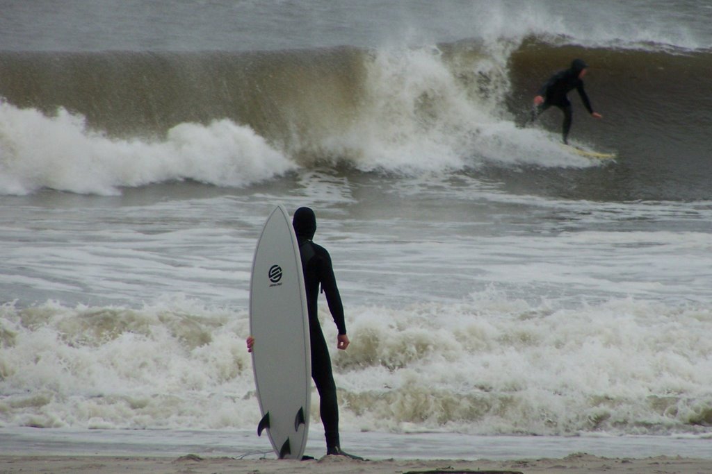 Surfing by javier Vilca