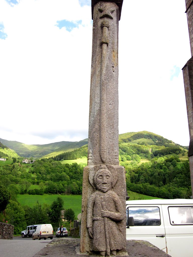 Saint-Jacques des Blats et son pèlerin et ses monts cantaliens by arverna-compostelle