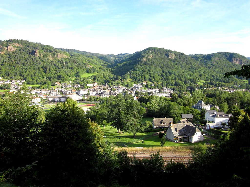 Dernière vue sur Vic-sur-Cère by arverna-compostelle