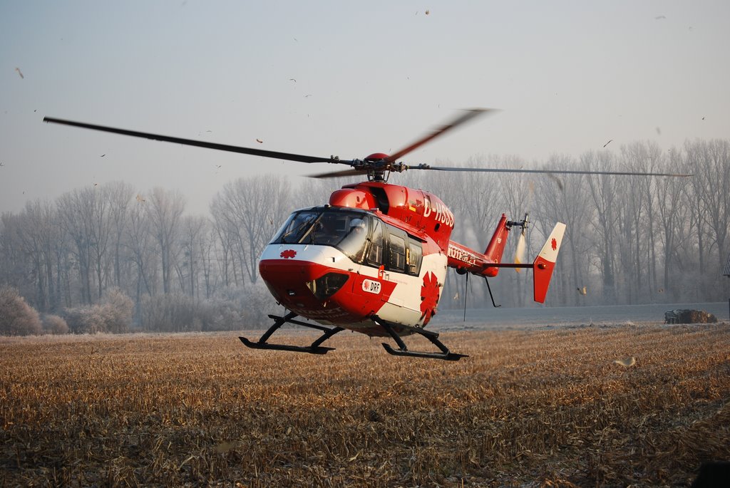 Rettungshubschrauber startet by Boris Lindner