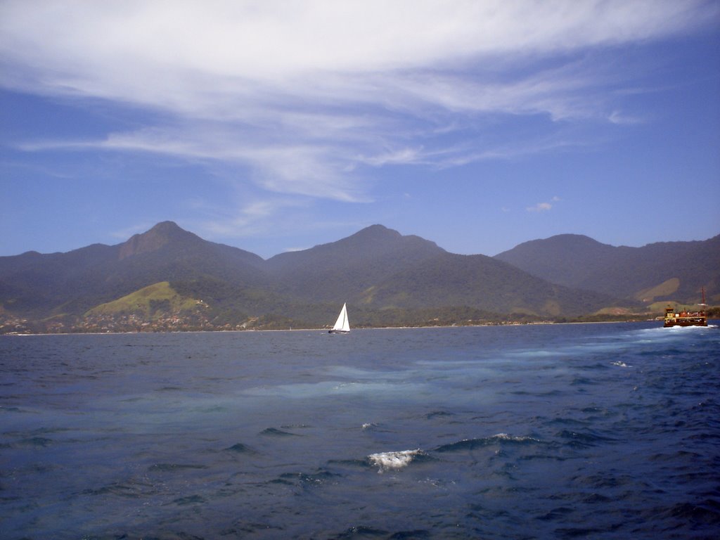 Canal de Ilha Bela by Chico Lobo