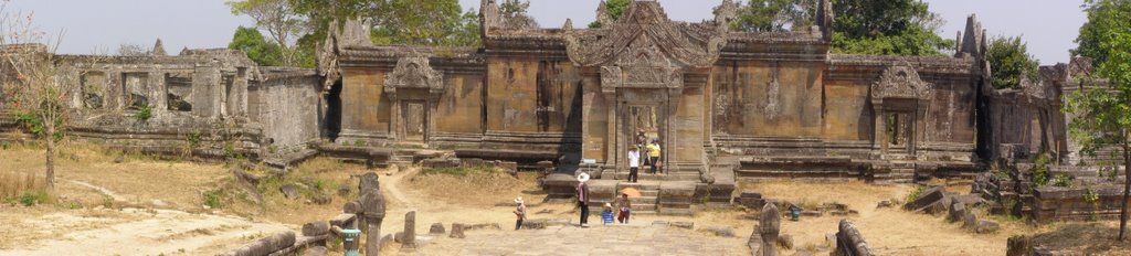 อำเภอกันทรลักษ์ A long time ago this peice of land Prasat khao phra Wihan was under the control of Thailand But the future person thai will to turn back to thai because land of Thailand by CHAMRAT CHAROENKHET