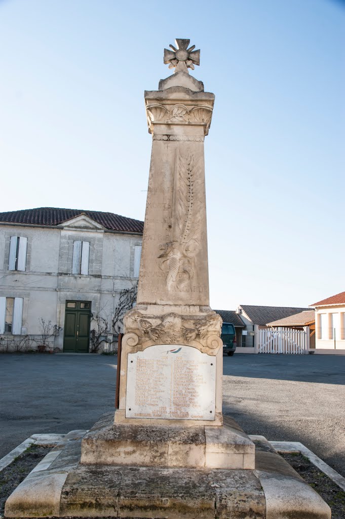 MONTLIEU LA GARDE - 17210 - Le Monument aux Morts by Pierre THIBAULT