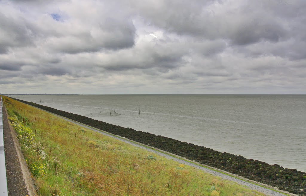 Afsluitdijk by Atomek