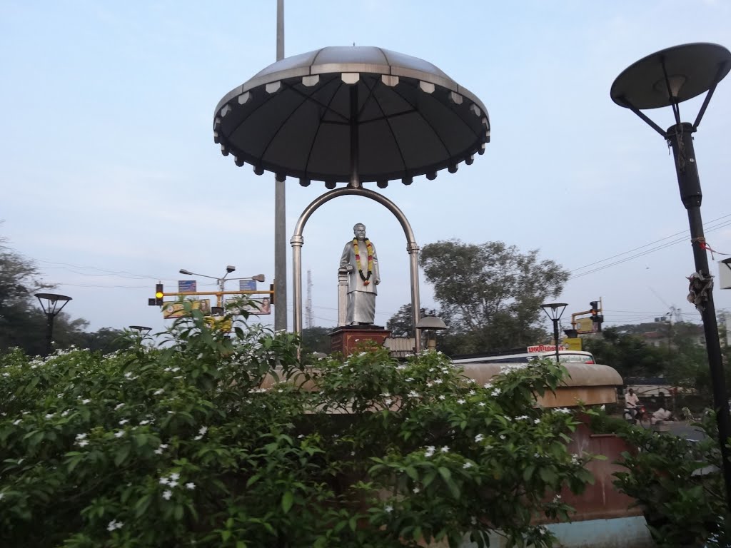 வெங்கடசுப்பரெட்டியார் சிலை Venkatasubbha Reddiar Statue பாண்டிச்சேரி-Pondichéry वेंकट सुब्भ रेड्डीयार मूर्तिपांडिचेरी వెంకతసుబ్భ ఋఎద్దిఅర్ విగ్రహం పాండిచేరి পান্দিচ্চেরি-പാണ്ടിച്ച്ചേരി-පාන්ඩිචෙරි πάνδηΧέρι ПаандиЧери 朋迪榭里 ポンディシェリー 퐁디 셰리ပာန္ဒိဆေရိPondichery- 3005 by dhanasekarangm