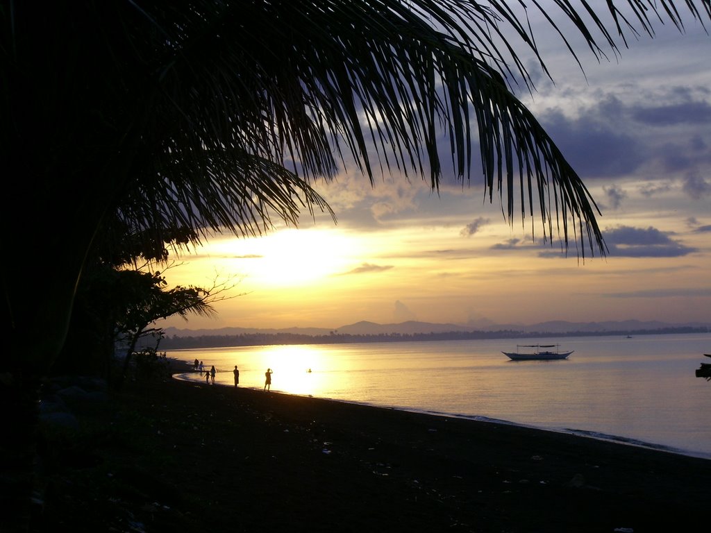 Clouds and sky view from Sariaya Beach Resort by Linus Aldovino