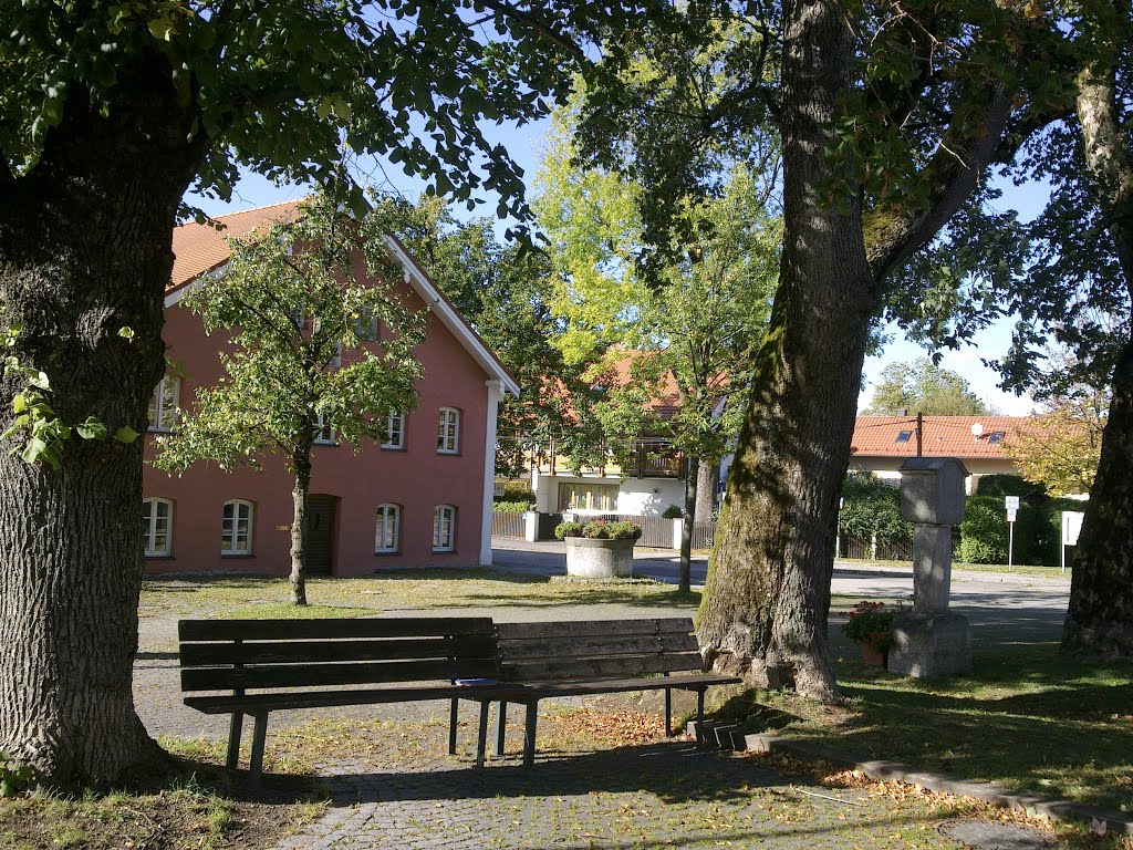 Dorfplatz in Unterbiberg by bemann