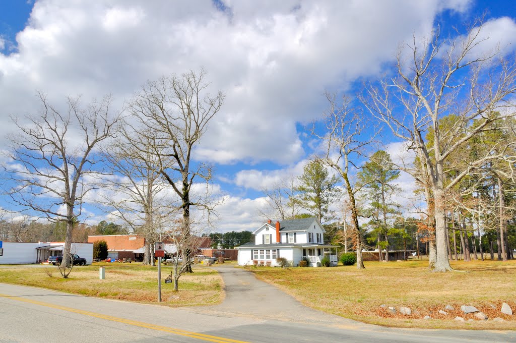 VIRGINIA: CHARLES CITY COUNTY: RUTHVILLE: private home across from the United States Postal Service Ruthville Post Office, 13121 The Glebe Lane (S.R. 615) by Douglas W. Reynolds, Jr.