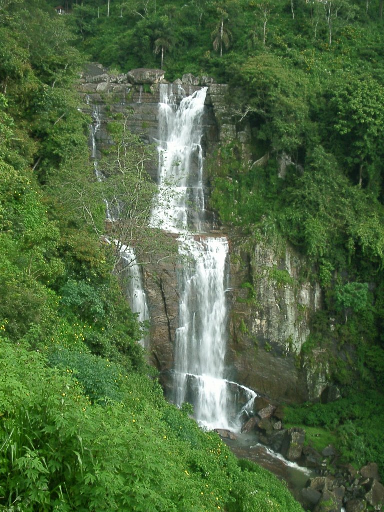 Ramboda fall by Samarasinghe.N.H.