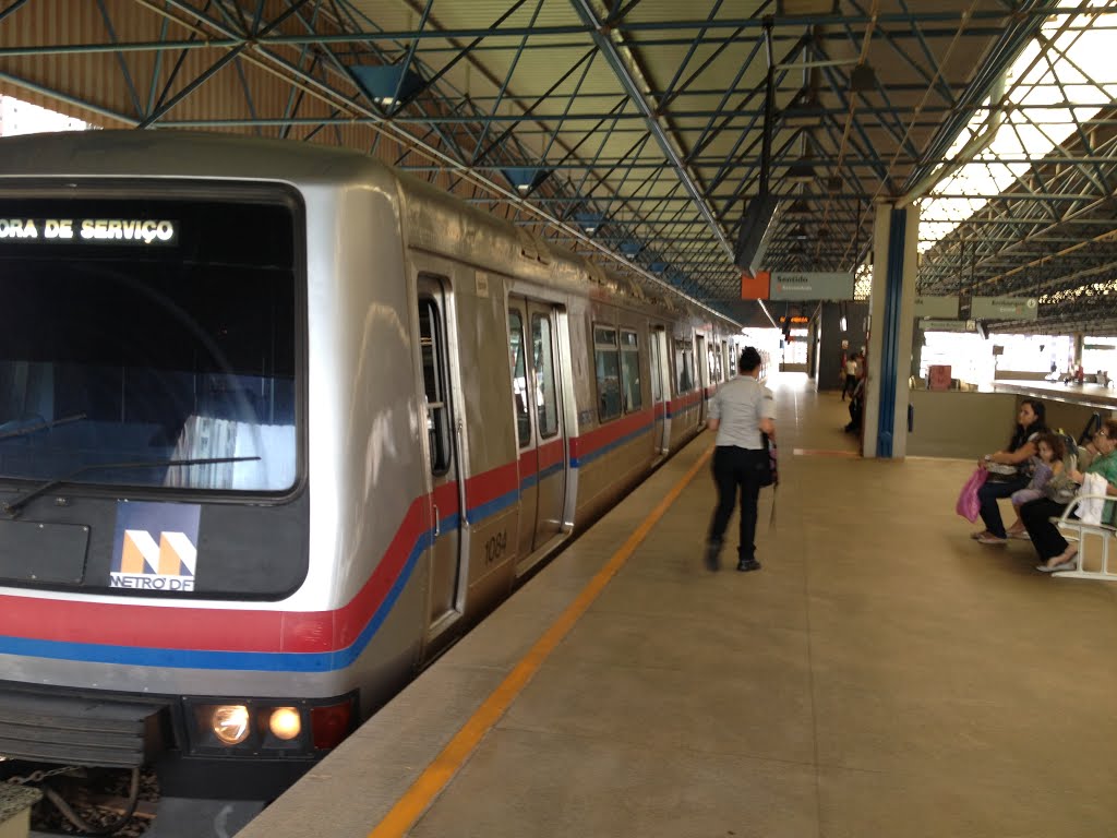 Vista desde o metrô, estação Águas Claras by Dedé de Zé Luca