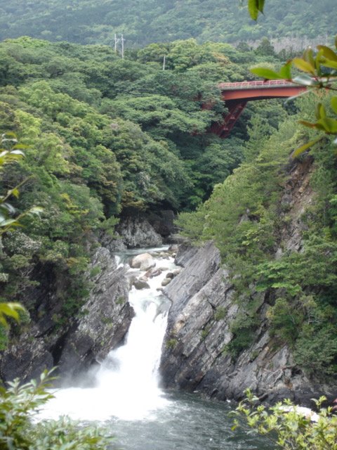 Toro-ki-waterfall トローキの滝 by k.kanaoka