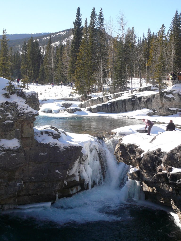 Elbow falls. by Chris Blackler