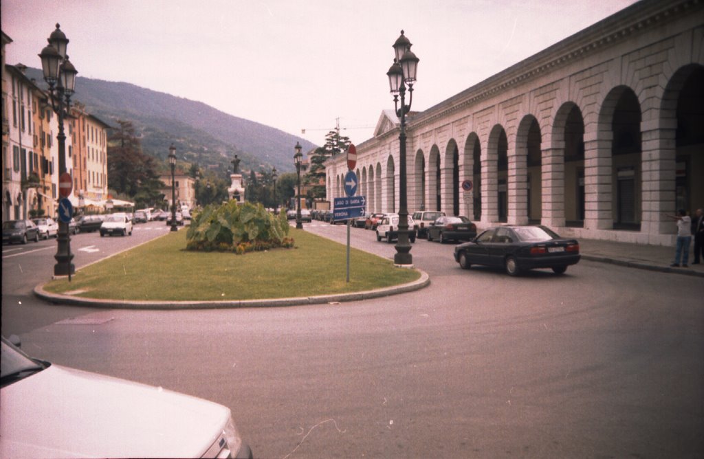 Brescia Plac Arnolda e Tomba del Cane by kuwiko