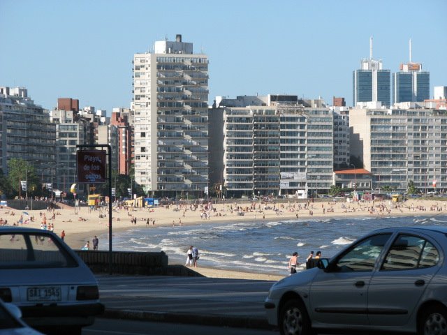 PLAYA DE POCITOS by LUCIO G. LOBO JÚNIOR