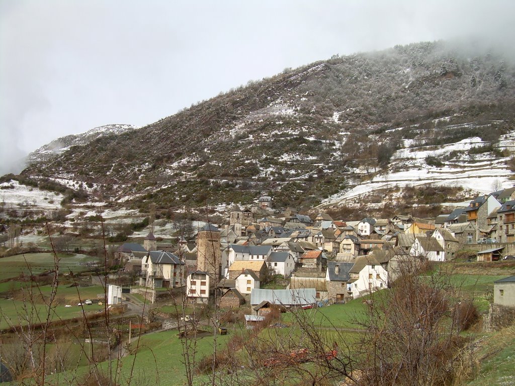 Gistaín con poquita nieve - marzo 2007 by joancunit