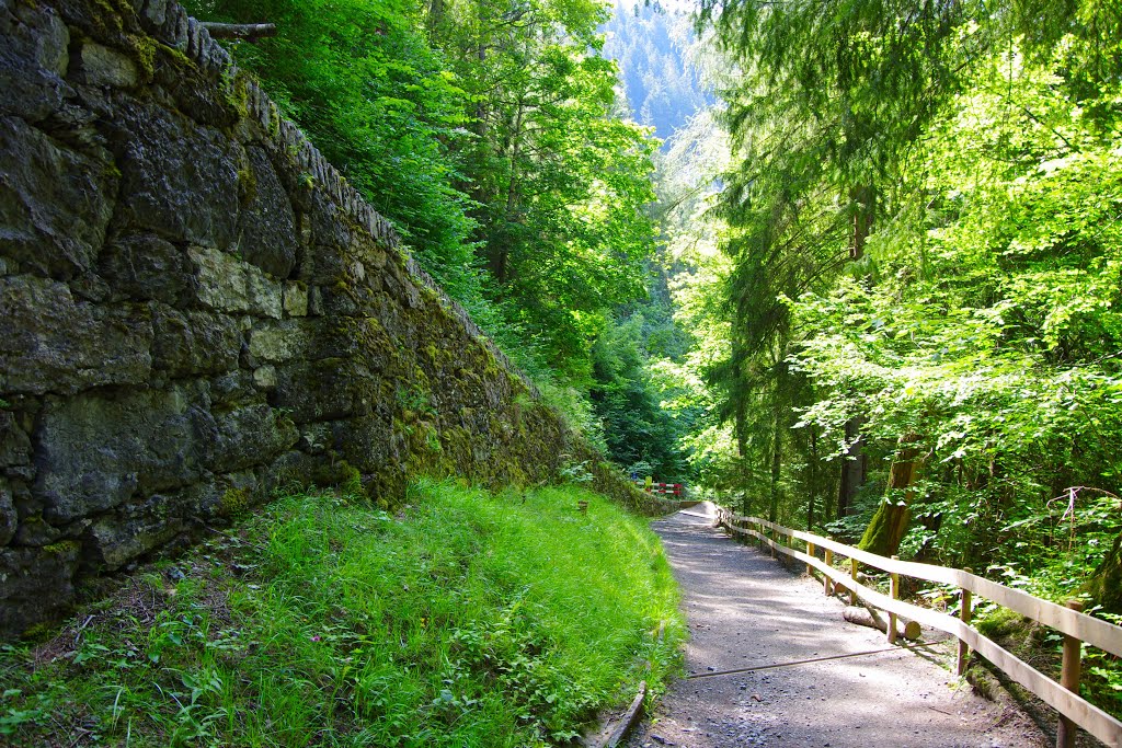 Lauterbrunnen by imakuman