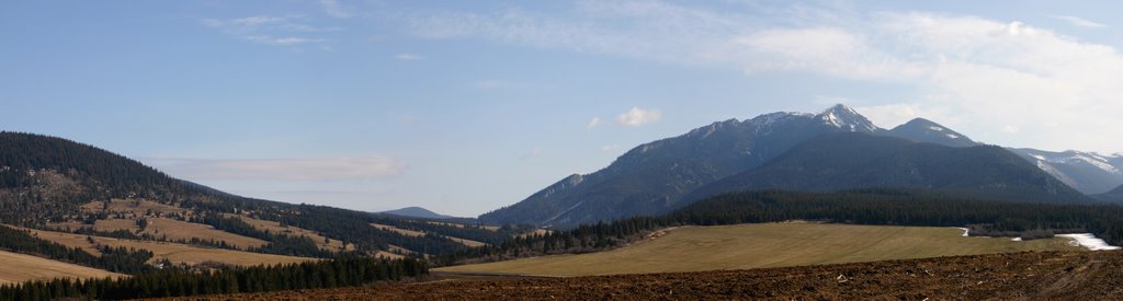 Podtatranská brázda (trough) - boundary between Skorušinské vrchy and Západné Tatry by Jan Madaras