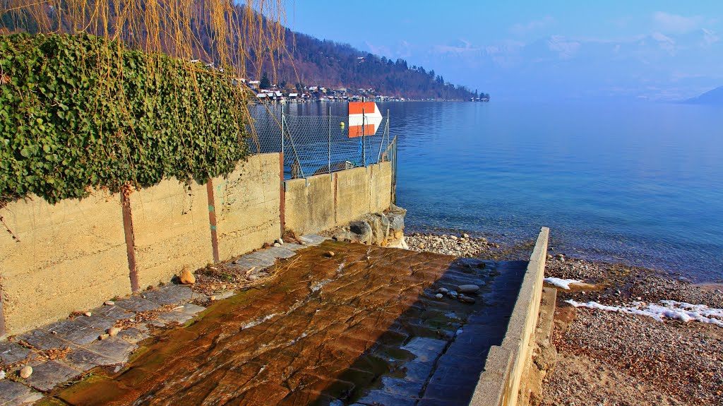 Oberhofen, Svizzera-lungo la riva by alfonso minoli