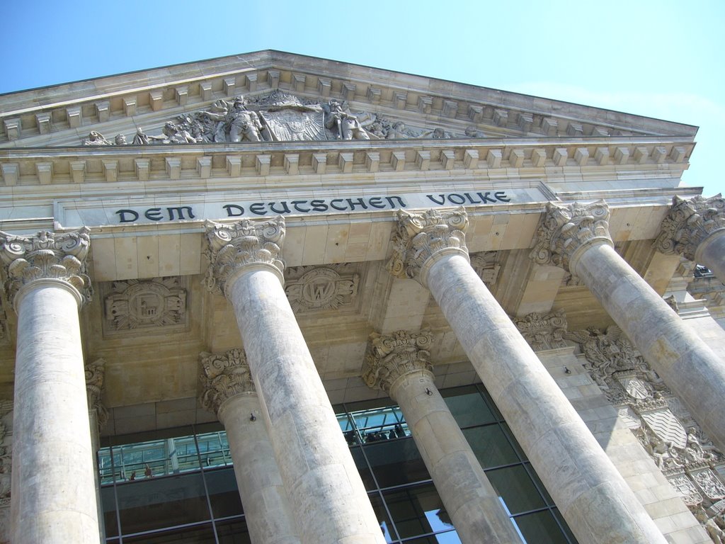 The Reichstag - close-up by tsvetanar